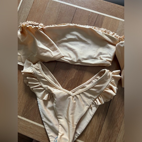 New* gold bikini - Picture 2 of 5
